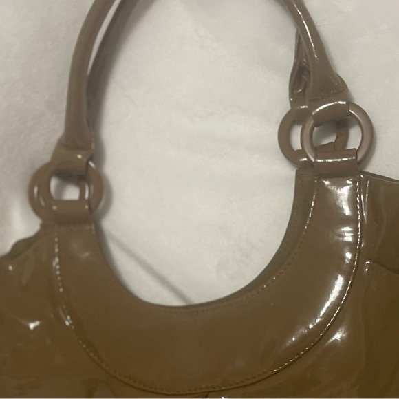 Agnes B enamel leather shoulder bag - Picture 10 of 13
